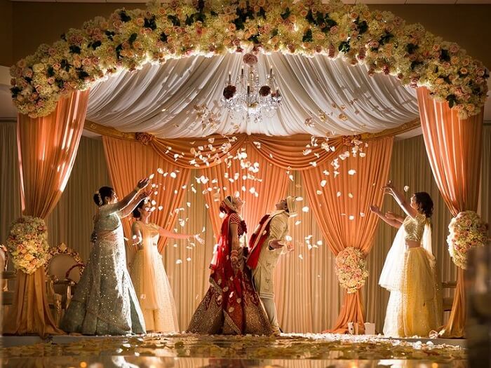 Plan your dream wedding album with the latest trends! From candid magic to cinematic films — Guntur weddings are leveling up in 2025 🎥💖